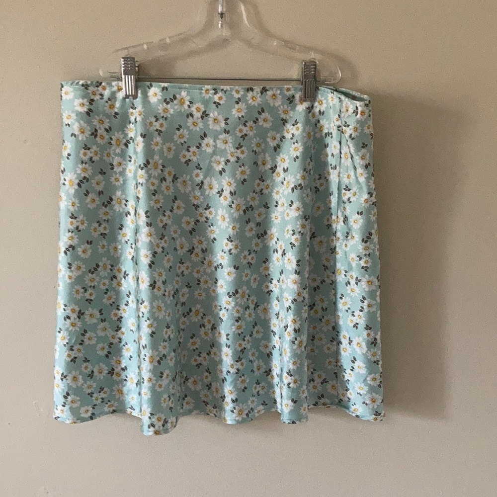 No boundaries, daisy skirt, blue, satin Never worn
